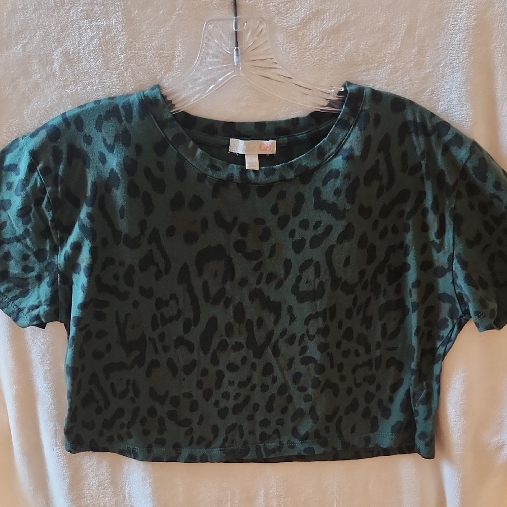 Gianni Bini Green Leopard Crop Top Tee